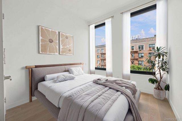 21-21 31st Street 4J, Astoria, NY 11105