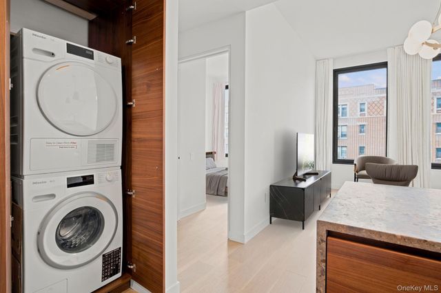 21-21 31st Street 4J, Astoria, NY 11105