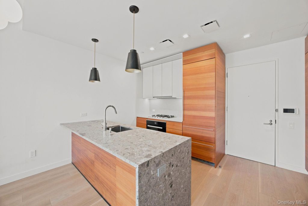 21-21 31st Street 4J, Astoria, NY 11105 — photo 4