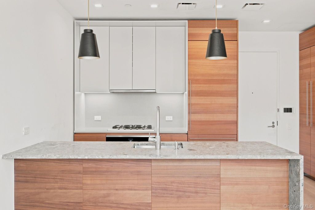 21-21 31st Street 4J, Astoria, NY 11105 — photo 5