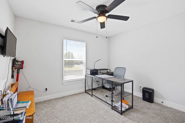 5022 Woodridge Lake Blvd, Louisville, KY 40272