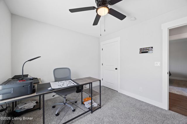 5022 Woodridge Lake Blvd, Louisville, KY 40272