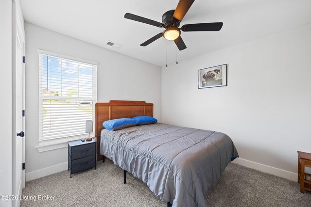 5022 Woodridge Lake Blvd, Louisville, KY 40272