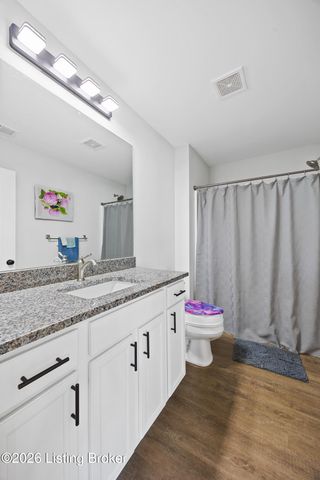 5022 Woodridge Lake Blvd, Louisville, KY 40272
