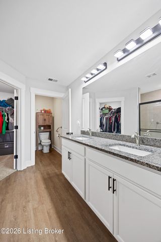 5022 Woodridge Lake Blvd, Louisville, KY 40272