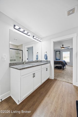 5022 Woodridge Lake Blvd, Louisville, KY 40272