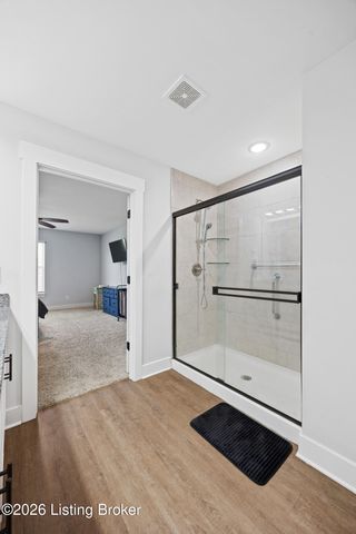 5022 Woodridge Lake Blvd, Louisville, KY 40272