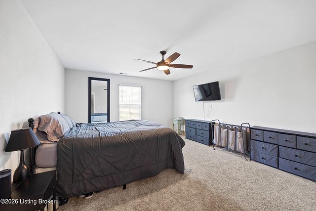 5022 Woodridge Lake Blvd, Louisville, KY 40272