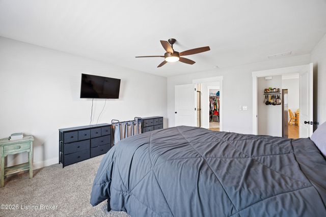 5022 Woodridge Lake Blvd, Louisville, KY 40272