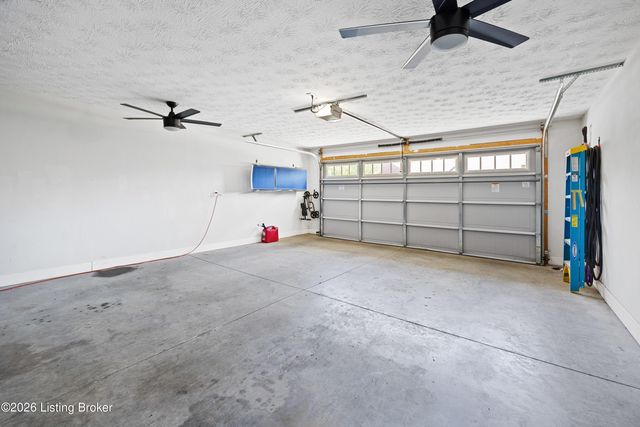 5022 Woodridge Lake Blvd, Louisville, KY 40272