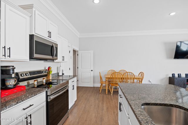 5022 Woodridge Lake Blvd, Louisville, KY 40272