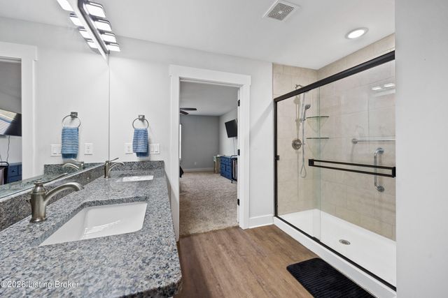 5022 Woodridge Lake Blvd, Louisville, KY 40272