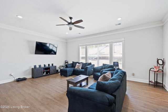 5022 Woodridge Lake Blvd, Louisville, KY 40272