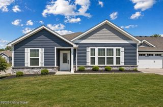 5022 Woodridge Lake Blvd, Louisville, KY 40272