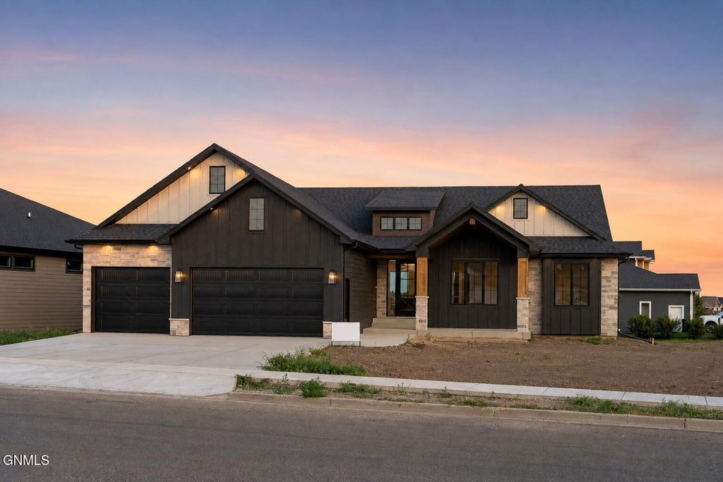 3821 Cogburn Road, Bismarck, ND 58503 photo 1