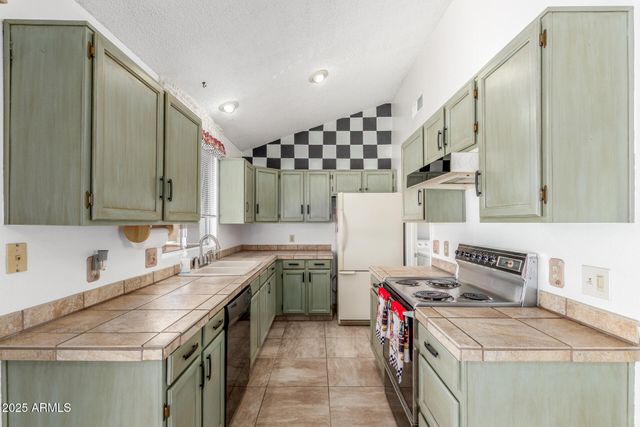 1041 E WICKIEUP Lane, Phoenix, AZ 85024