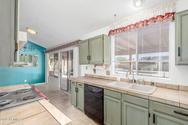 1041 E WICKIEUP Lane, Phoenix, AZ 85024