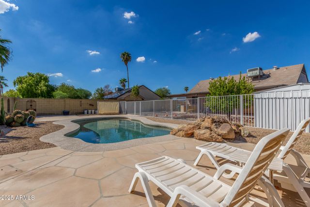 1041 E WICKIEUP Lane, Phoenix, AZ 85024