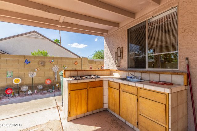 1041 E WICKIEUP Lane, Phoenix, AZ 85024