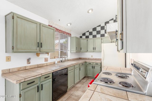 1041 E WICKIEUP Lane, Phoenix, AZ 85024