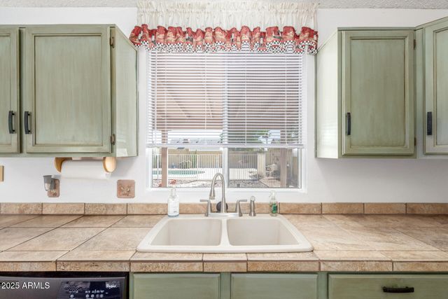 1041 E WICKIEUP Lane, Phoenix, AZ 85024