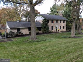2591 SPRING VALLEY RD, Lancaster, PA 17601