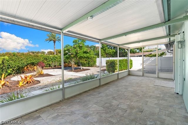 1036 Lake Shore CT, Naples, FL 34103