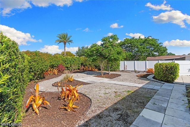 1036 Lake Shore CT, Naples, FL 34103