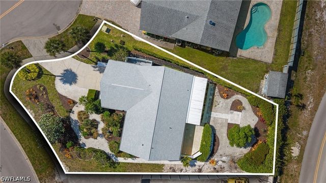 1036 Lake Shore CT, Naples, FL 34103