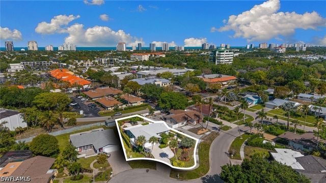 1036 Lake Shore CT, Naples, FL 34103