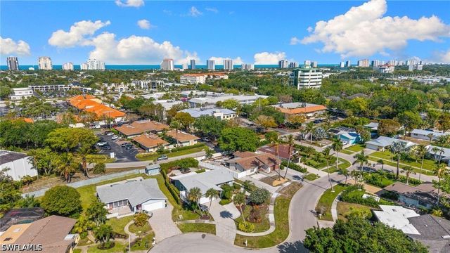 1036 Lake Shore CT, Naples, FL 34103