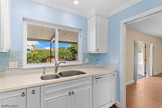 1036 Lake Shore CT, Naples, FL 34103