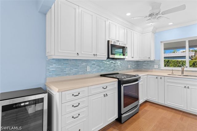 1036 Lake Shore CT, Naples, FL 34103