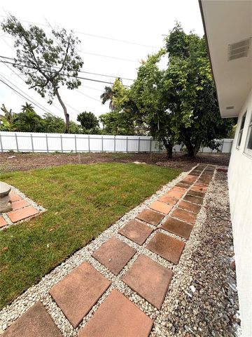 15545 Leisure Dr, Homestead, FL 33033