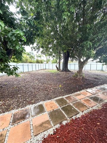 15545 Leisure Dr, Homestead, FL 33033