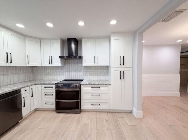 8028 CONSERVATORY CIRCLE, Sarasota, FL 34243