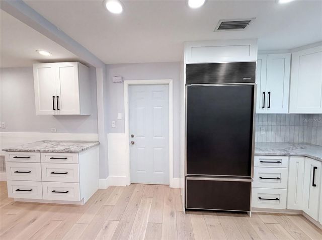 8028 CONSERVATORY CIRCLE, Sarasota, FL 34243