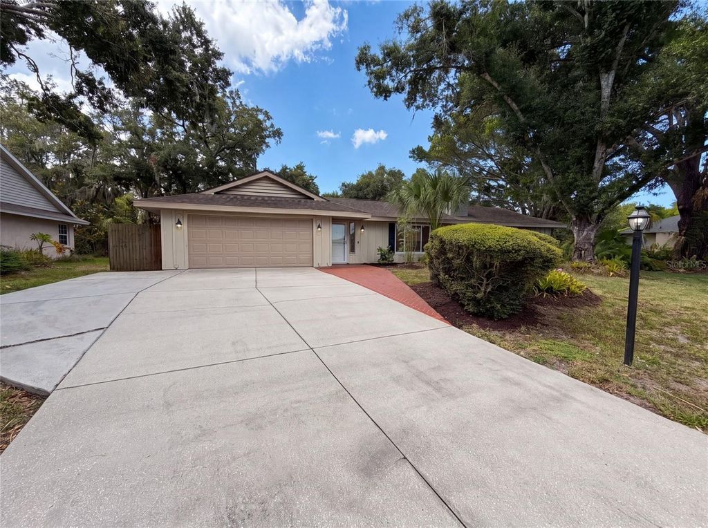 Image 1 of property listing at 8028 CONSERVATORY CIRCLE, Sarasota, FL 34243