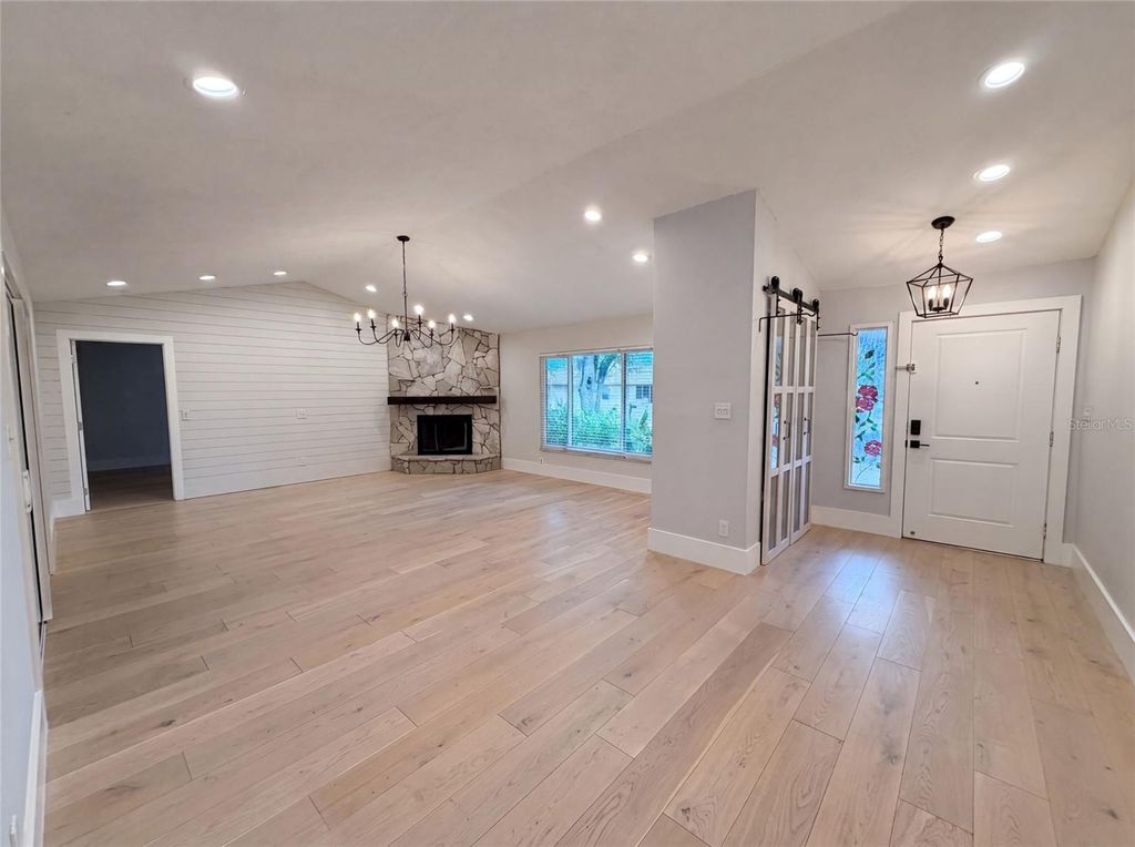 Image 11 of property listing at 8028 CONSERVATORY CIRCLE, Sarasota, FL 34243