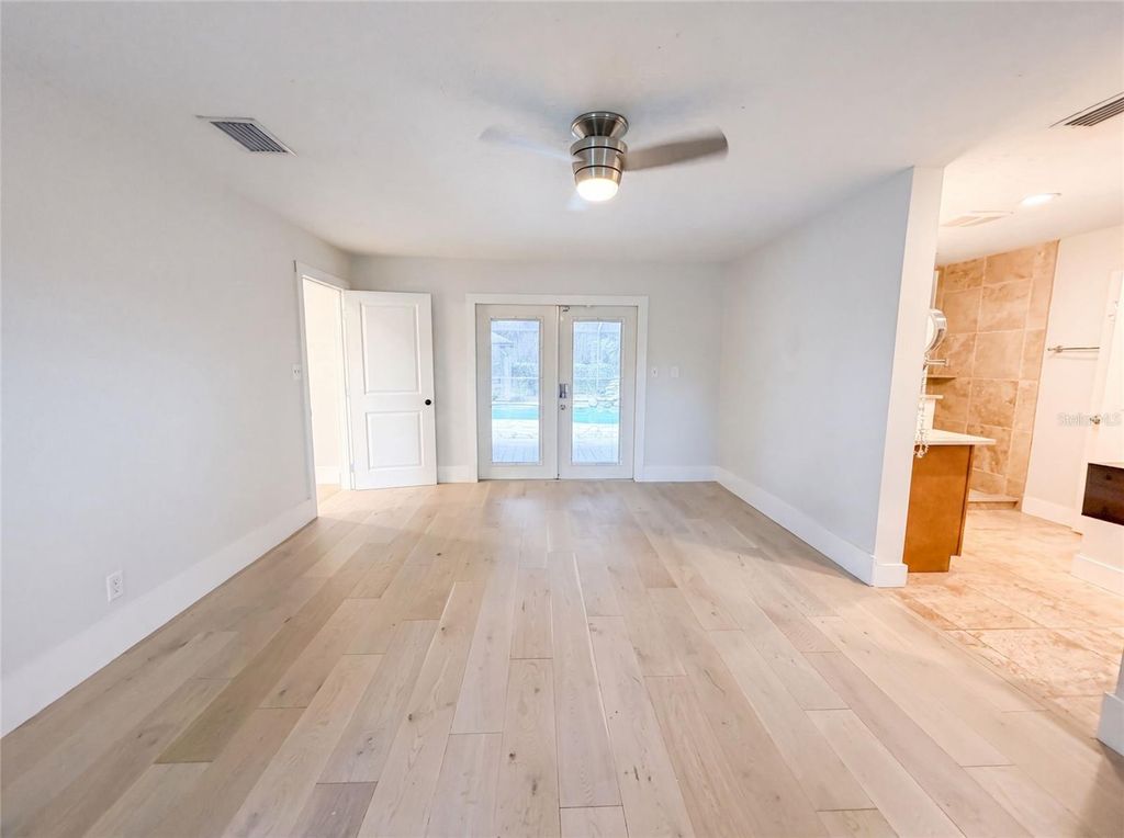 Image 13 of property listing at 8028 CONSERVATORY CIRCLE, Sarasota, FL 34243