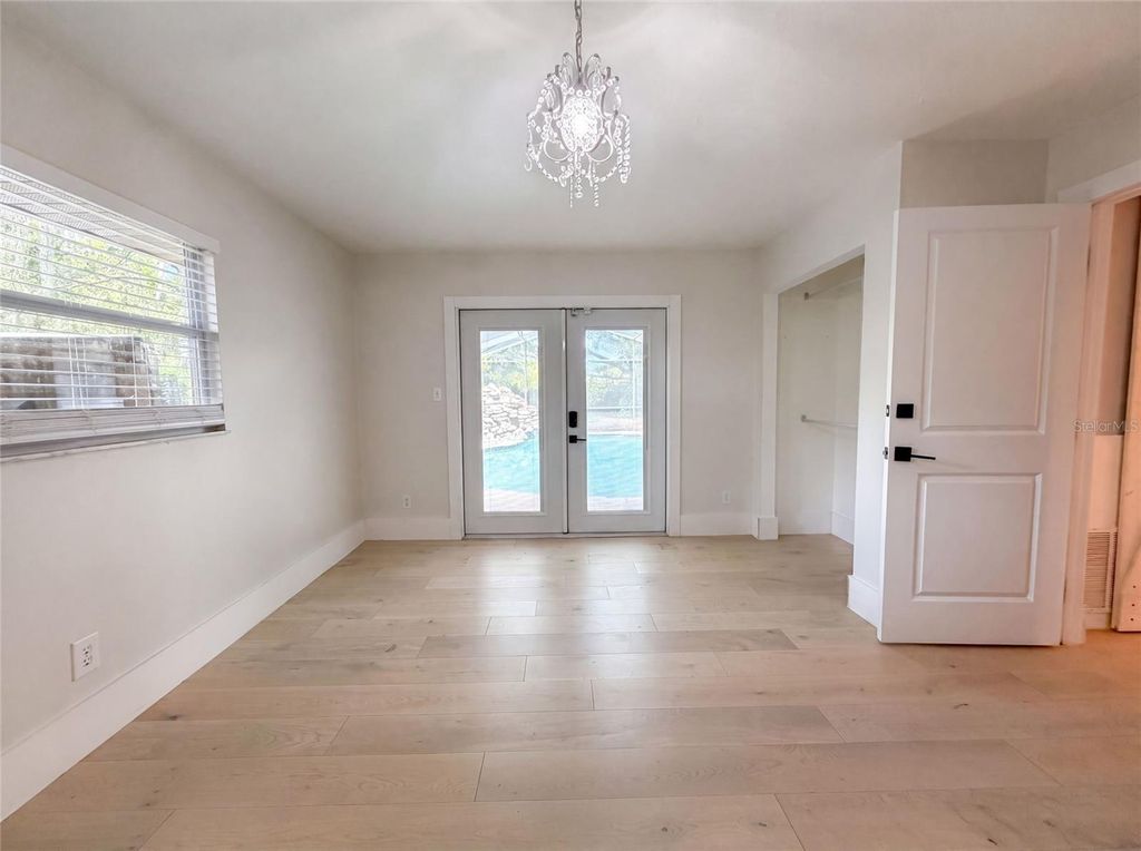 Image 14 of property listing at 8028 CONSERVATORY CIRCLE, Sarasota, FL 34243