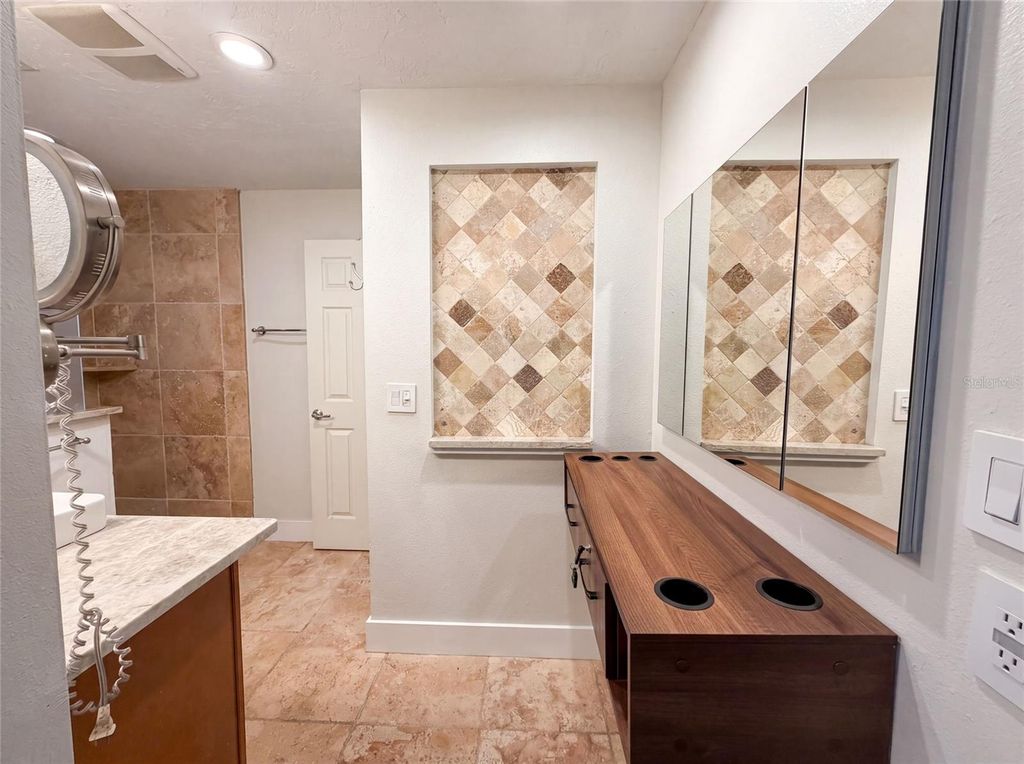 Image 18 of property listing at 8028 CONSERVATORY CIRCLE, Sarasota, FL 34243