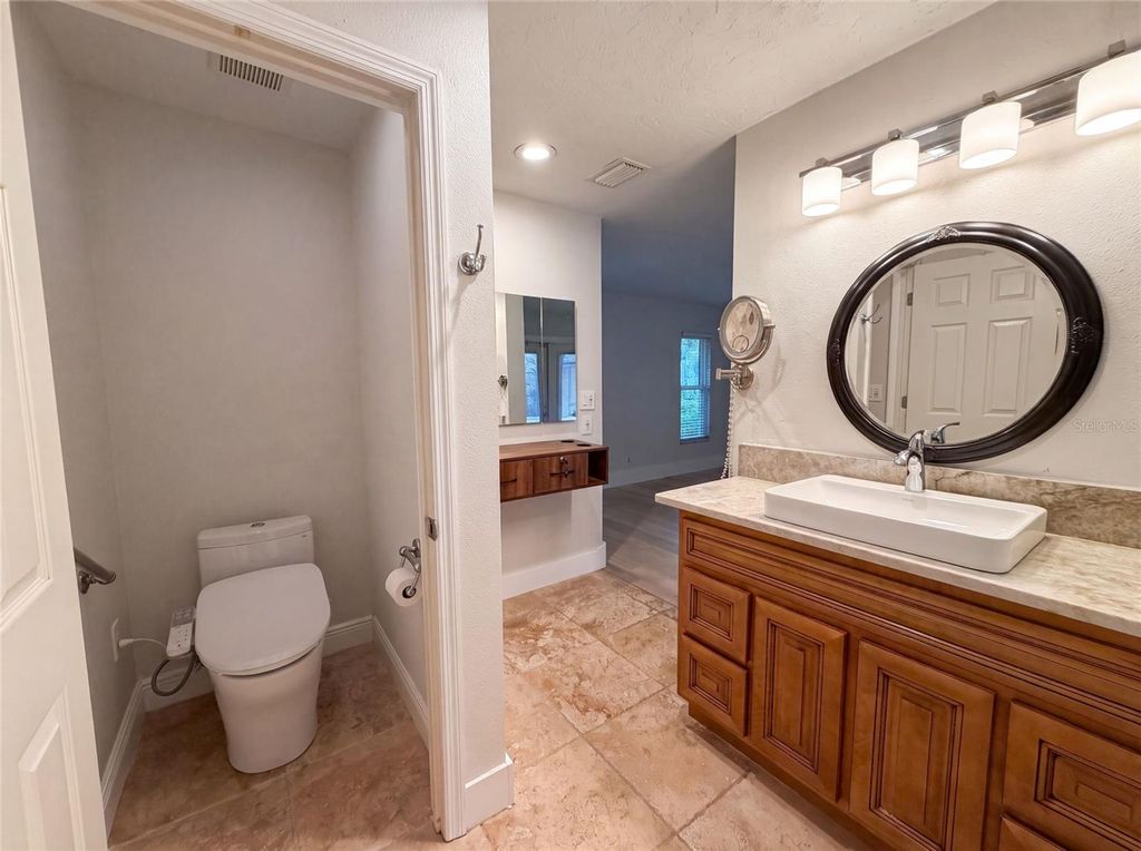 Image 20 of property listing at 8028 CONSERVATORY CIRCLE, Sarasota, FL 34243