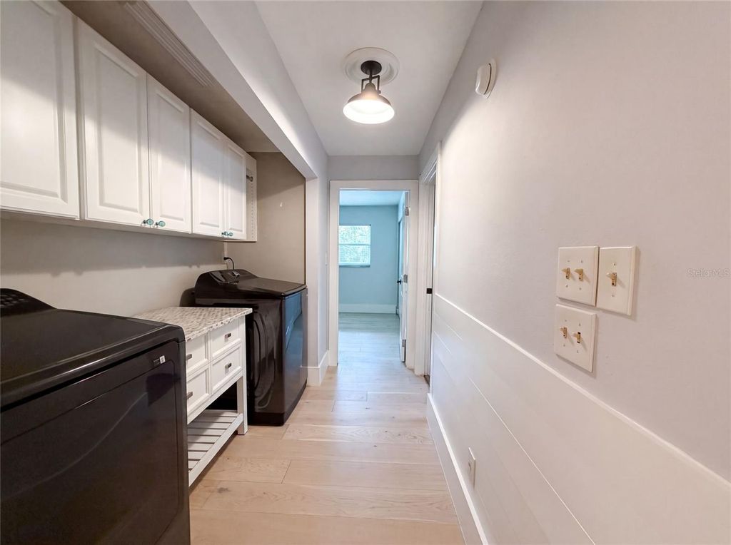 Image 22 of property listing at 8028 CONSERVATORY CIRCLE, Sarasota, FL 34243