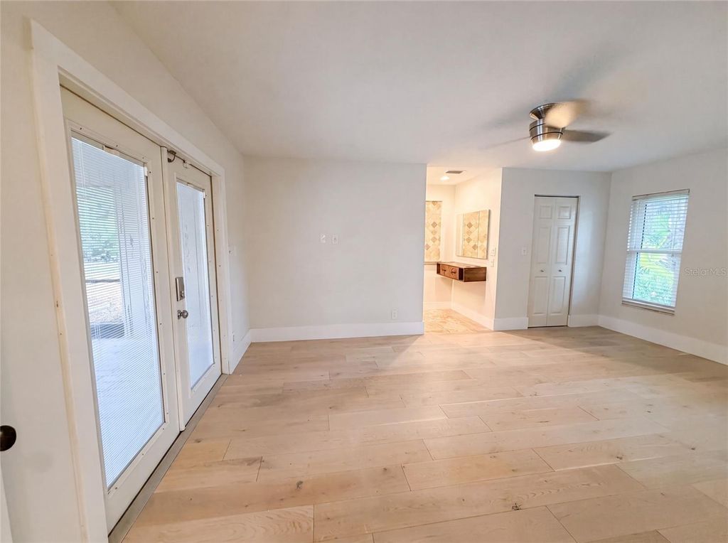 Image 4 of property listing at 8028 CONSERVATORY CIRCLE, Sarasota, FL 34243
