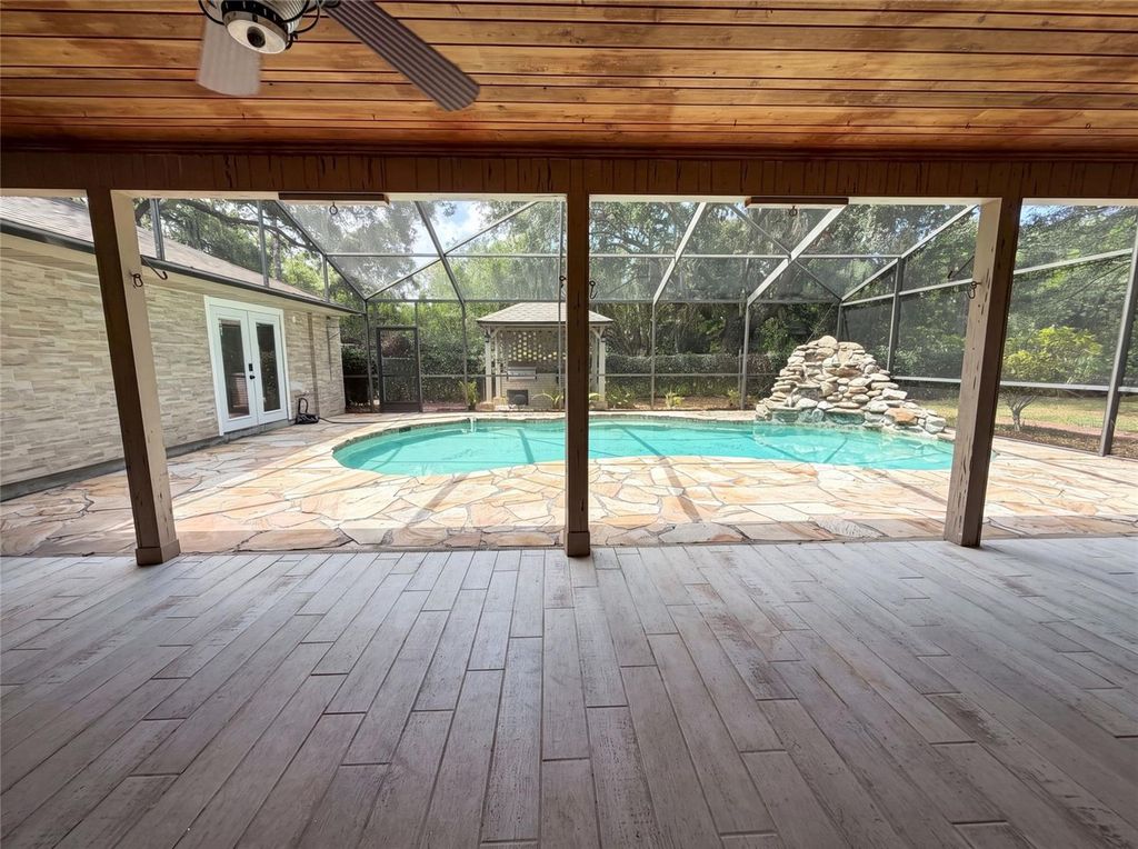 Image 31 of property listing at 8028 CONSERVATORY CIRCLE, Sarasota, FL 34243
