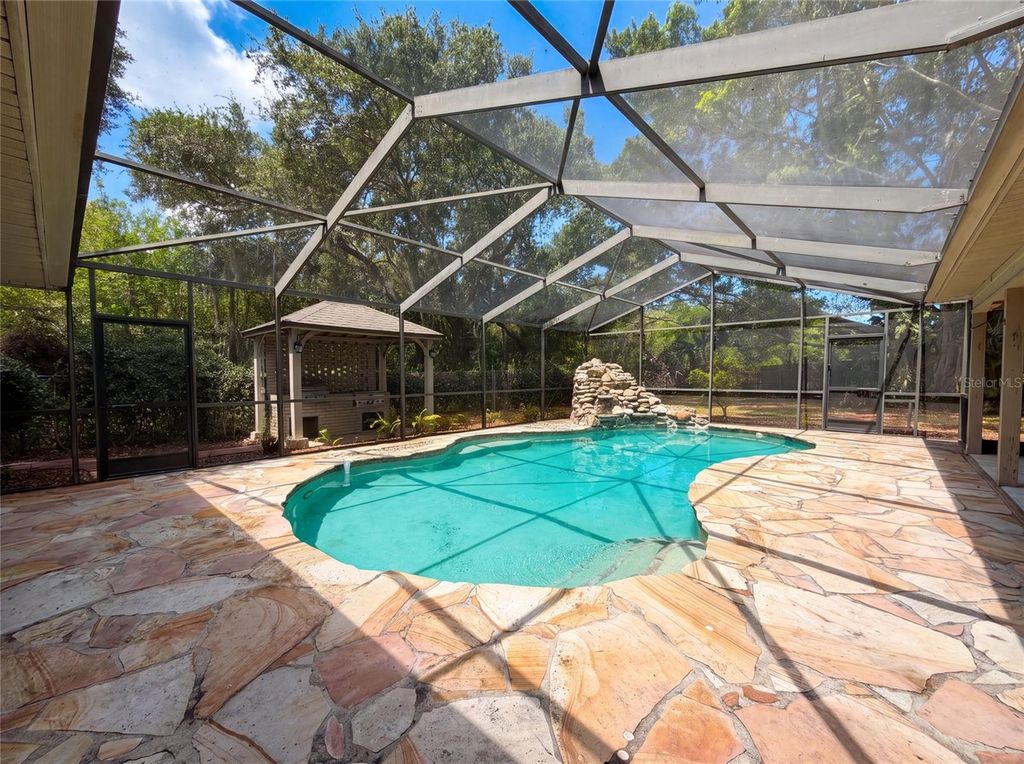 Image 33 of property listing at 8028 CONSERVATORY CIRCLE, Sarasota, FL 34243