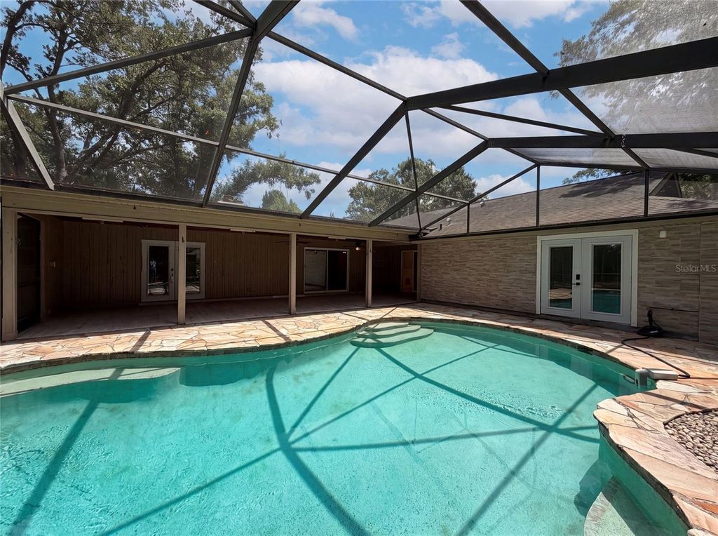 Image 34 of property listing at 8028 CONSERVATORY CIRCLE, Sarasota, FL 34243
