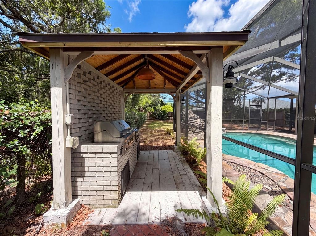 Image 35 of property listing at 8028 CONSERVATORY CIRCLE, Sarasota, FL 34243