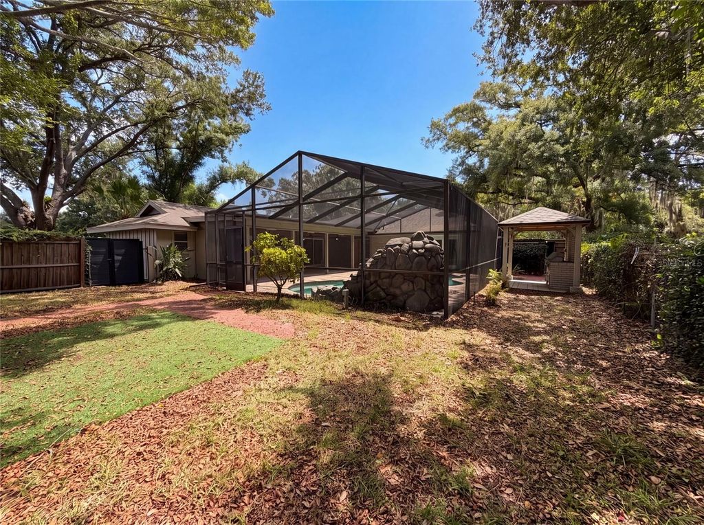 Image 5 of property listing at 8028 CONSERVATORY CIRCLE, Sarasota, FL 34243